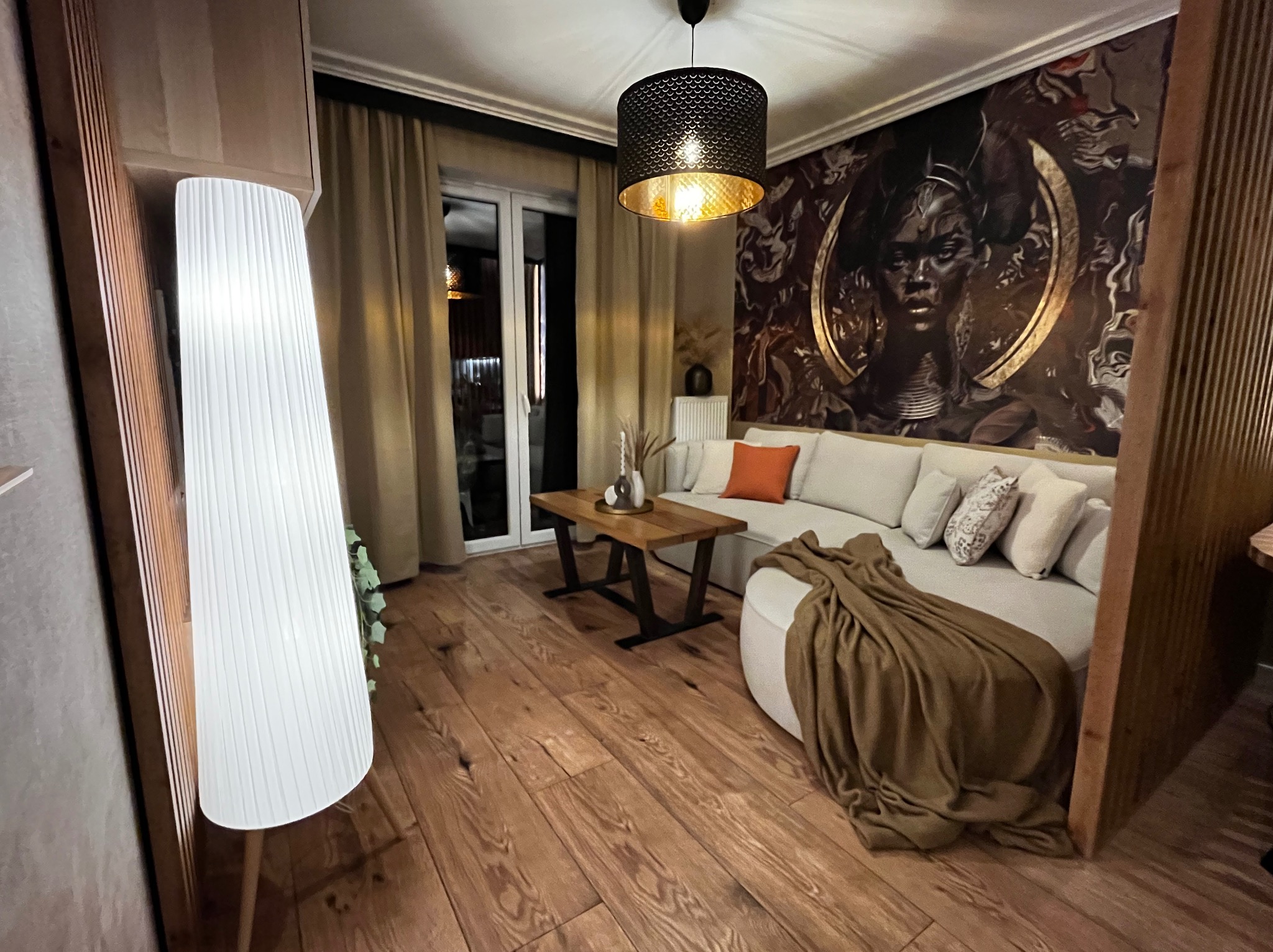 Wykończenie wnętrz: panele winylowe, tapety, lamele, montaż oświetlenia led