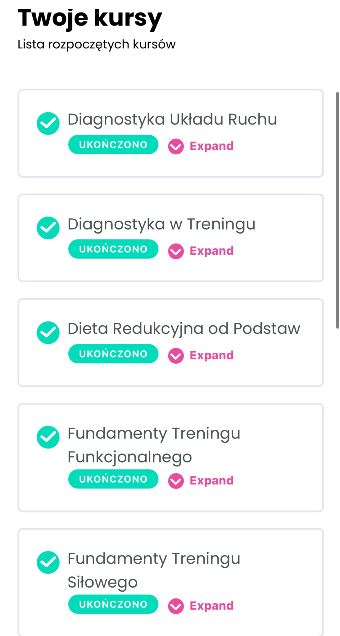 Ekran aplikacji z listą ukończonych kursów online z zakresu diagnostyki i treningu, w tym dieta redukcyjna i fundamenty treningu funkcjonalnego i siłowego.
