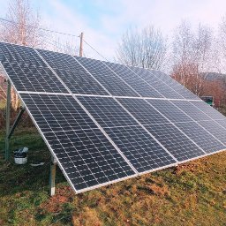 Hurtownia Fotowoltaiczna PVhurt oferuje zestawy fotowoltaiczne na grunt, dostosowane do indywidualnych potrzeb klientów. 