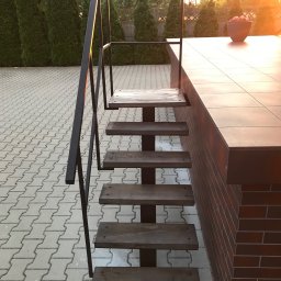 Usługi Stolarskie Konieczny - Schody jesionowe w kolorze wenge (drewnochron) 61x20x4, 61x48x4