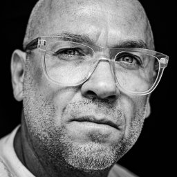 COSMO MEDIA ŁUKASZ KLIMEK - portret muzyka Piotr, Vienio Wieclawski