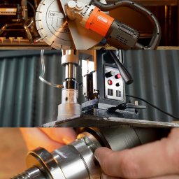 Mira Media - Zbliżenie na narzędzia do obróbki metalu: przecinarka tarczowa, wiertarka kolumnowa z chłodzeniem i gwintowany wał z ręką przy regulacji, ukazujące warsztatową precyzję i technologię.