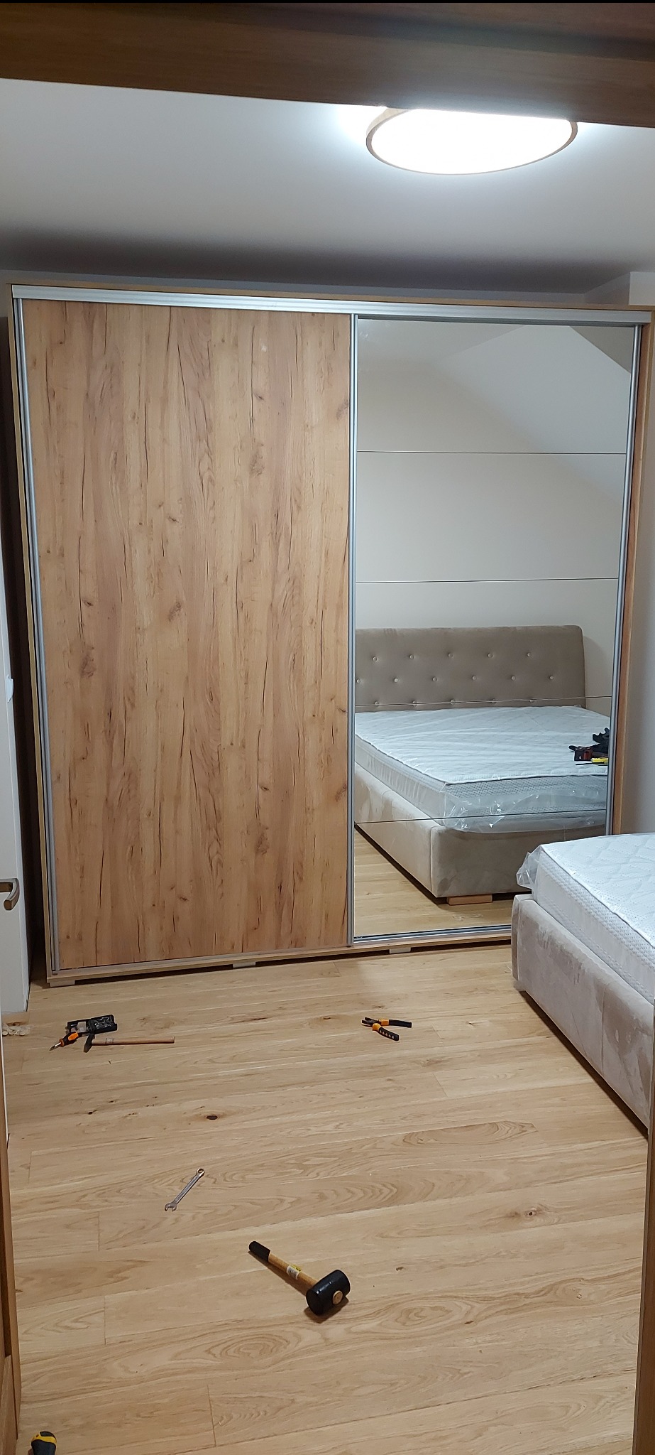 Solidny montaż mebli .