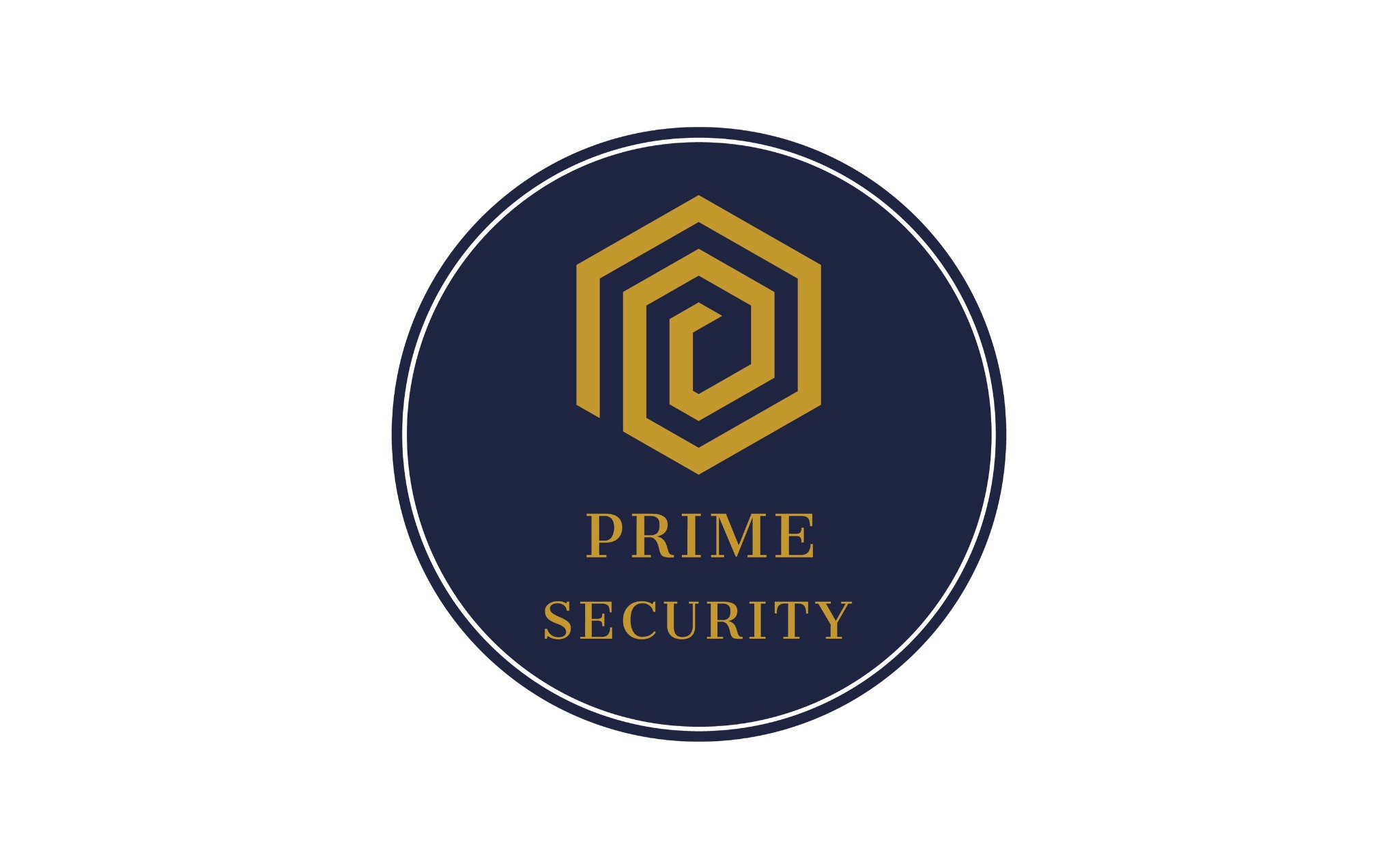 Logo firmy ochroniarskiej: złoty, geometryczny symbol w kształcie sześcianu wewnątrz granatowego okręgu z białym obramowaniem, poniżej napis 'PRIME SECURITY' złotą czcionką.