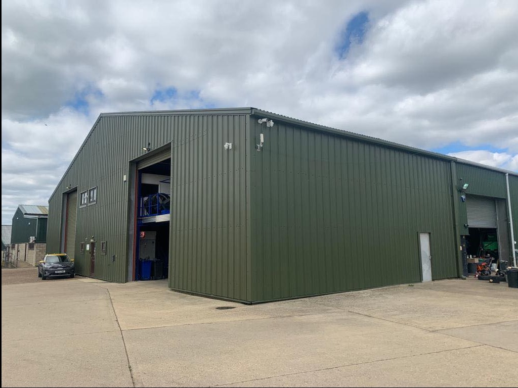 Hala magazynowa po malowaniu.