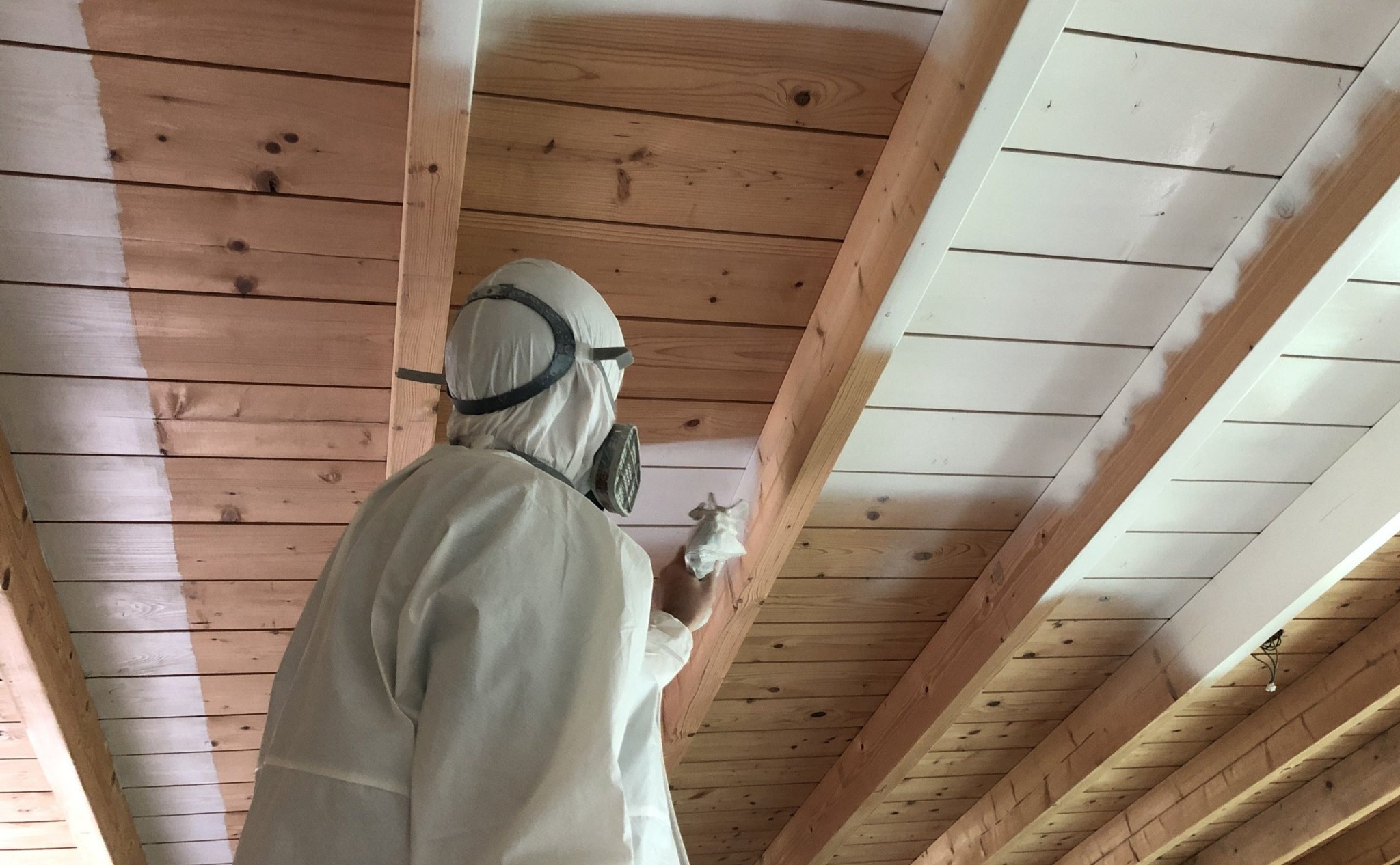 Malowanie natryskowe stolarki.