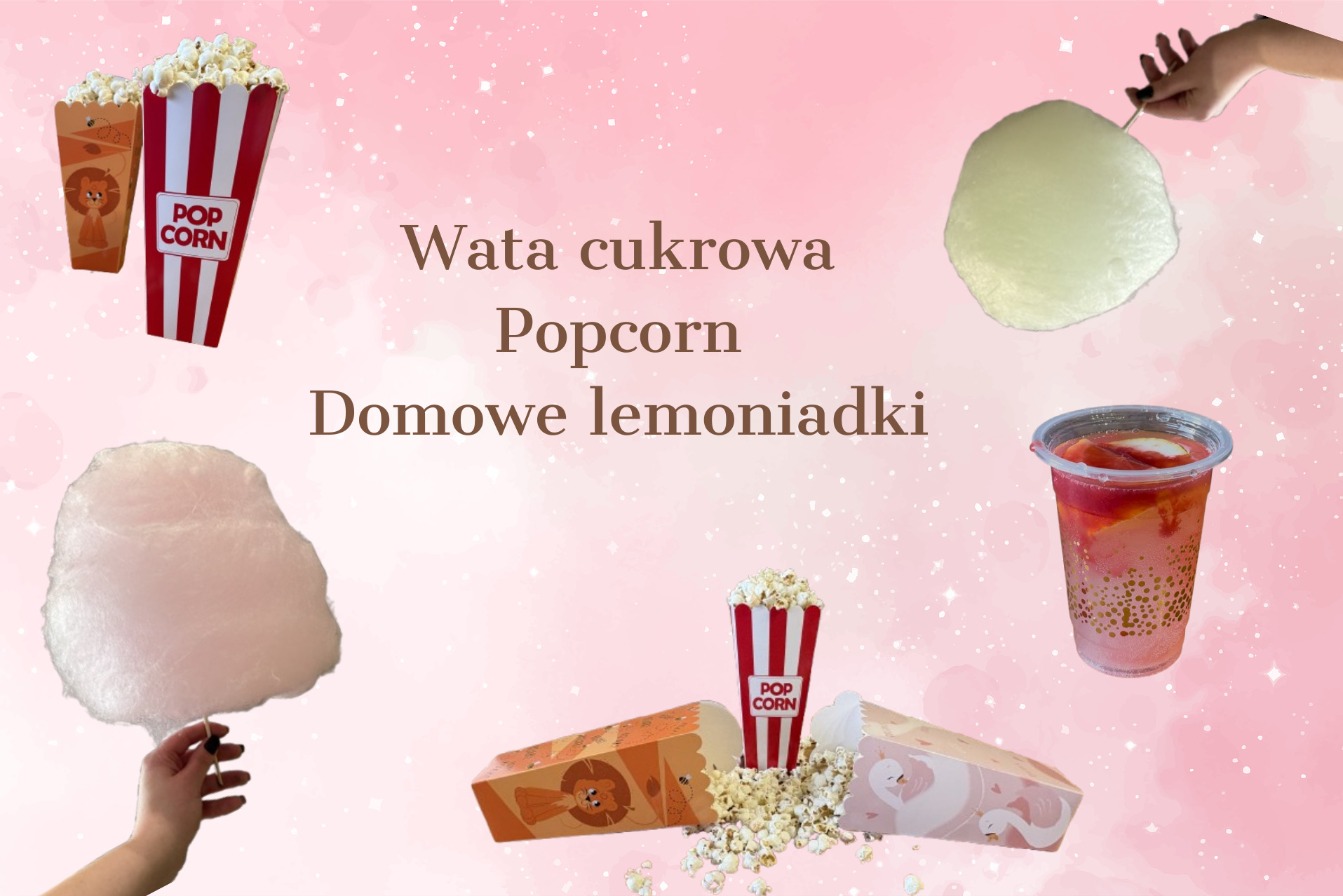 Kompozycja słodkości na różowym tle: wata cukrowa trzymana w ręce, popcorn w kartonikach z motywami zwierzęcymi i domowa lemoniada z owocami w przezroczystym kubku.