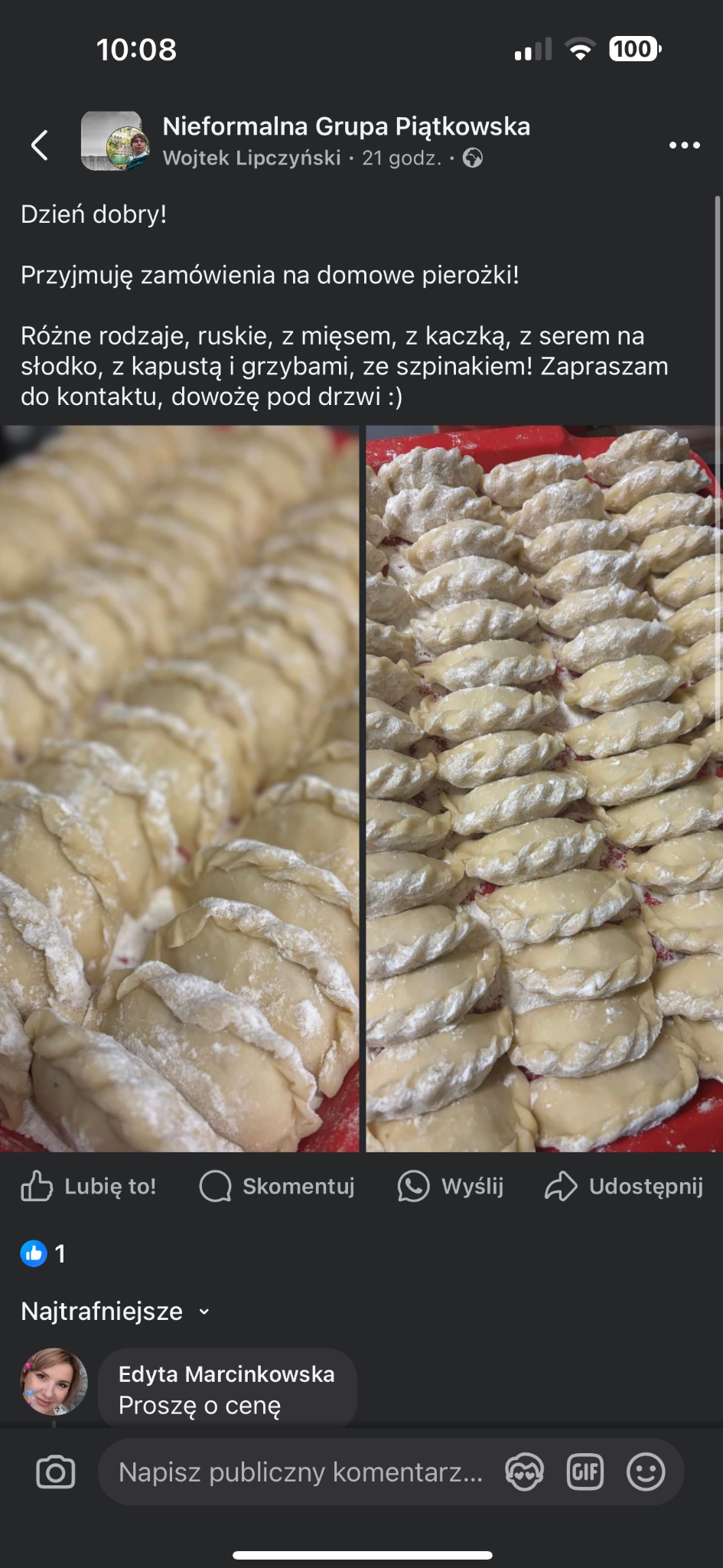 Ręcznie robione pierogi posypane mąką, ułożone rzędami na czerwonej tacy, gotowe do ugotowania lub zamrożenia.