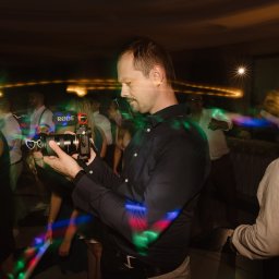 Nani studio, Reflection time- Piotr Szczodrowski - Złapany w kadrze jak na wydarzeniu filmuję piękne tańce :)