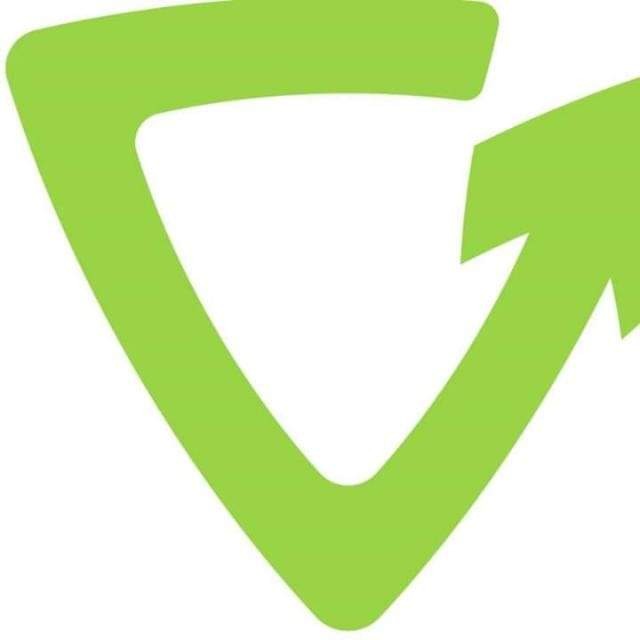 Jasnozielone logo w kształcie litery C z elementem strzałki skierowanej w prawo, na białym tle.