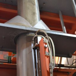 Automat dla pakowania, przepakowania produkcji jak w kilogramach  tak i w litrach/ 