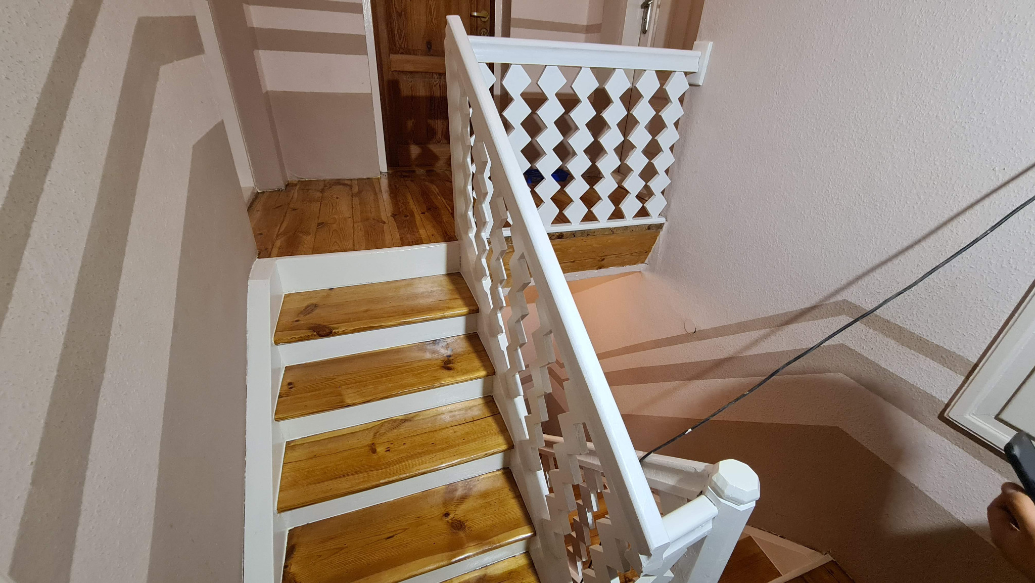 80 letnie schody sosnowe