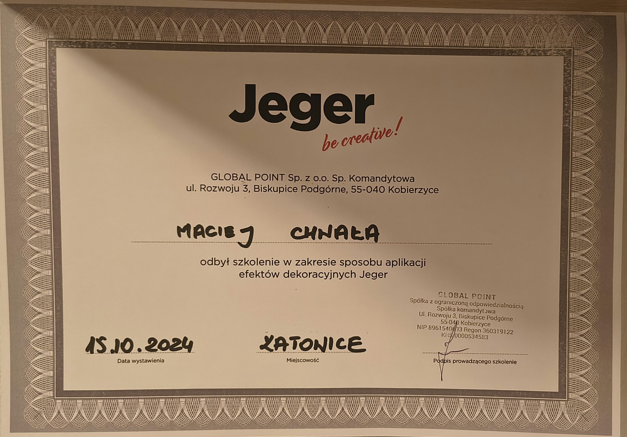 Certyfikat ukończenia szkolenia z zakresu aplikacji efektów dekoracyjnych Jeger, wystawiony dla Macieja Chnały, z datą 15.10.2024, Zatonice.