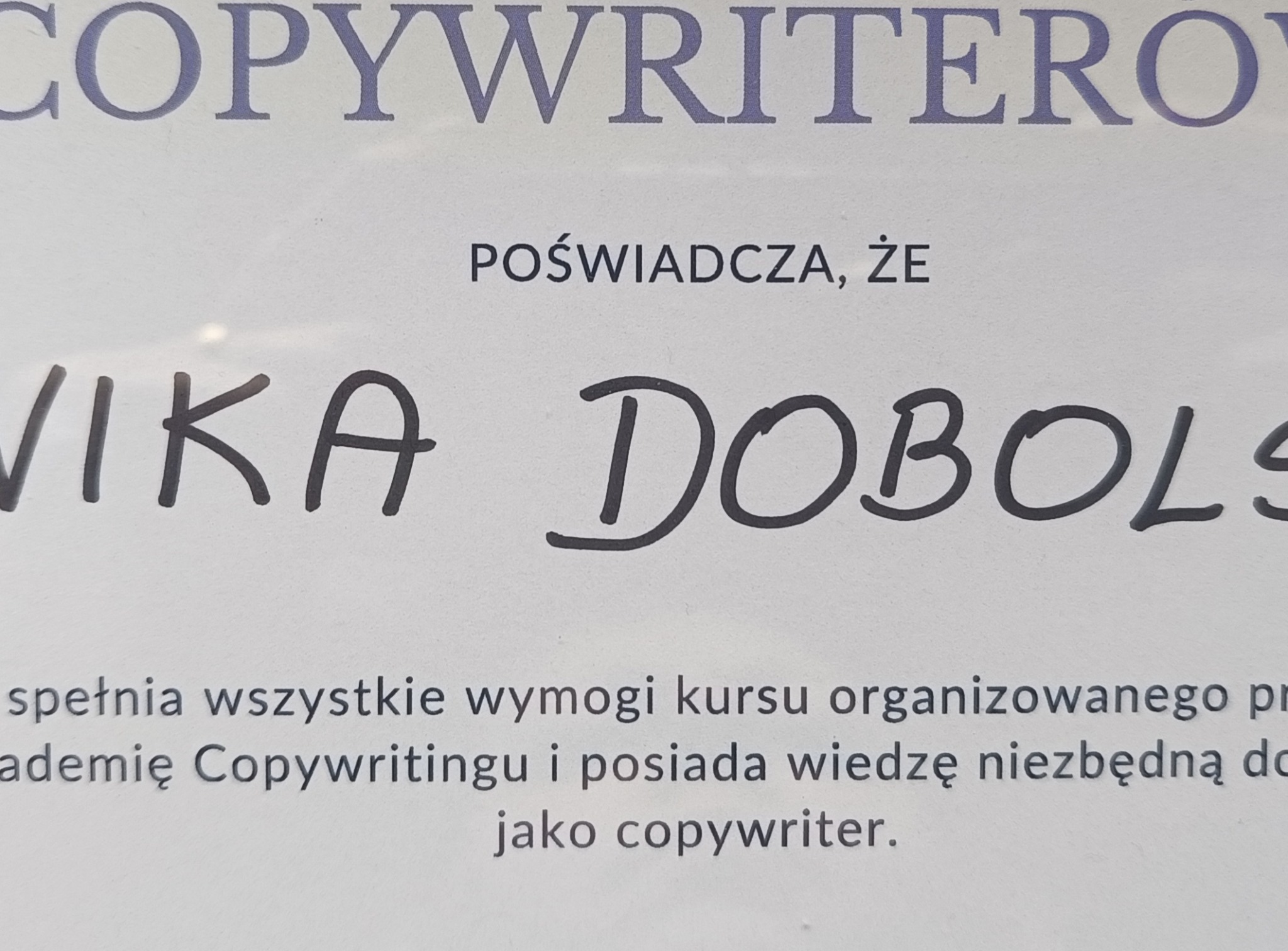 Dyplom potwierdzający ukończenie kursu Copywritingu na imię Vika Dobols.