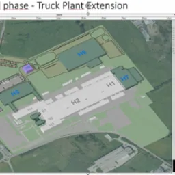 Wizualizacja koncepcyjna rozbudowy zakładu ciężarówek z harmonogramem, prezentująca plan zagospodarowania terenu z podziałem na strefy funkcjonalne.