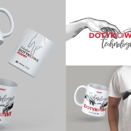 emtestudio - Makieta prezentująca logo 'Technologie Dotykowe' na kubkach i koszulce, z grafiką dłoni inspirowaną freskiem Michała Anioła, na szarym tle.