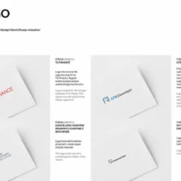 Prezentacja kilku projektów logo na białych kartkach z tekstowym opisem obok każdego z nich. Logo dla firmy T6 Finance, kancelarii radców prawnych Sabynicz & Bochenek, GTB Developer i Wytwórczość...