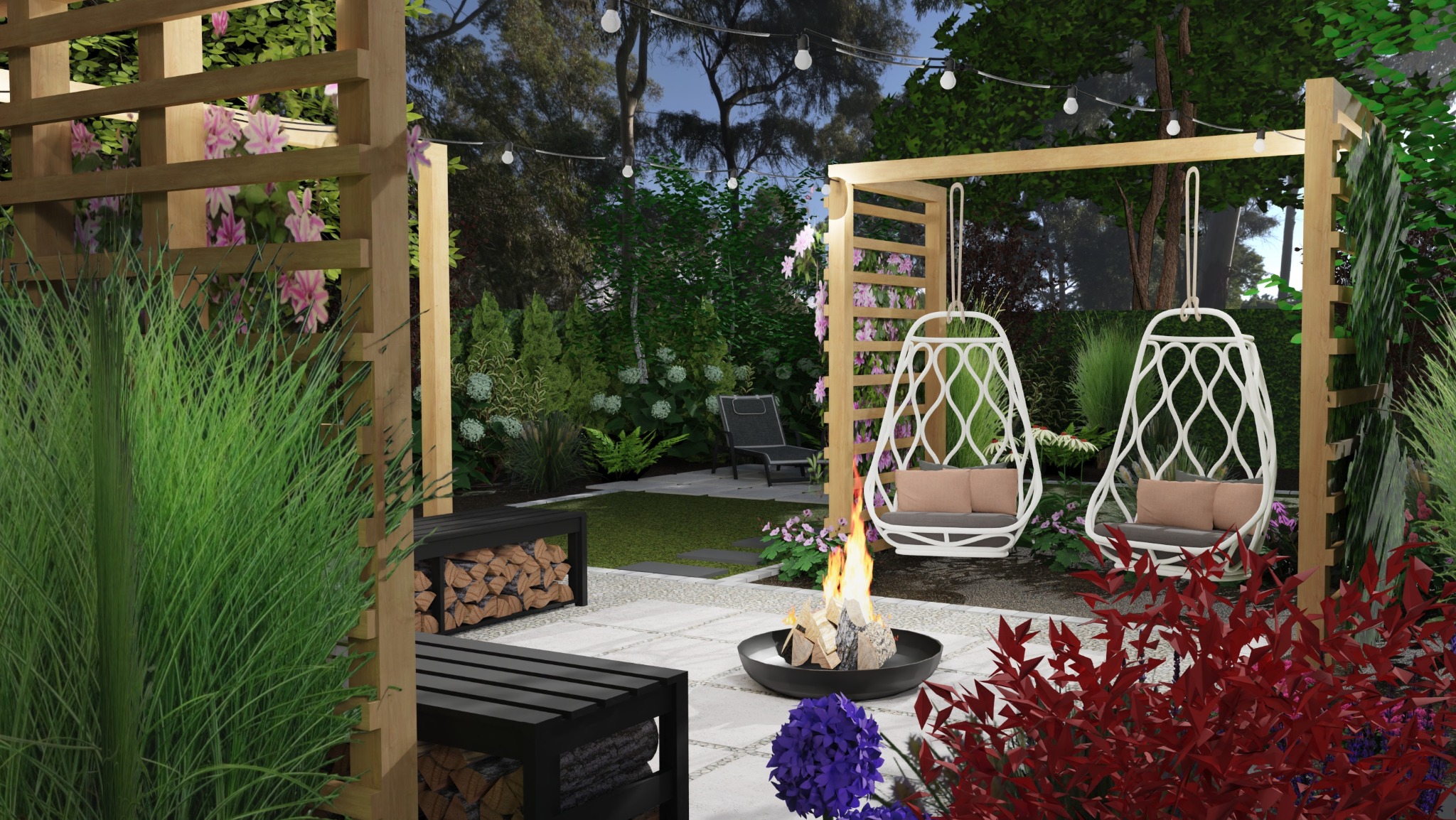 Ogród z paleniskiem, wiszącymi fotelami i drewnianą pergolą porośniętą kwiatami. W tle widoczny trawnik i krzewy, a całość oświetlona girlandami żarówek.