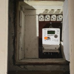 MDP TECH - Wymiania tablicy licznikowej w budynku