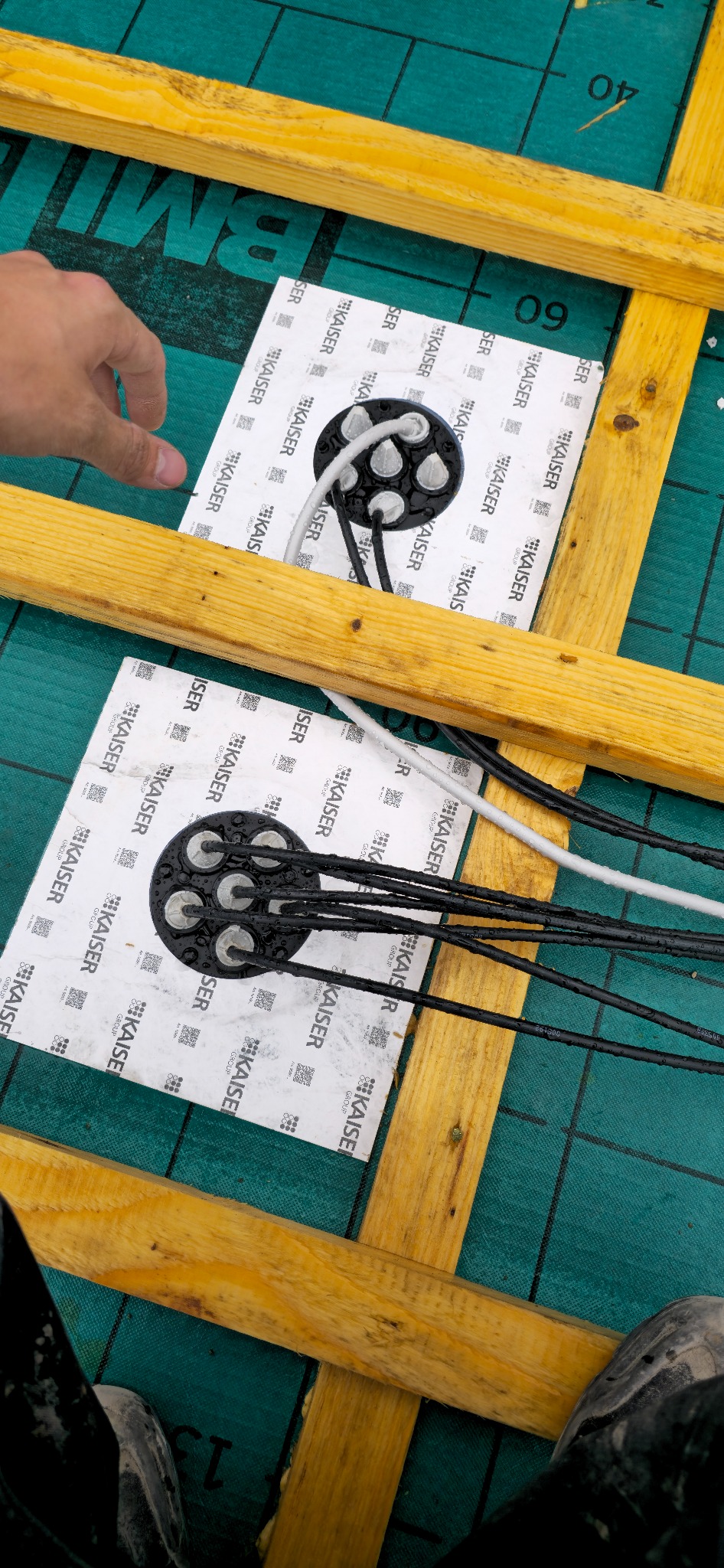 Przepust kablowy (dla fotowoltaiki) na nowym dachu