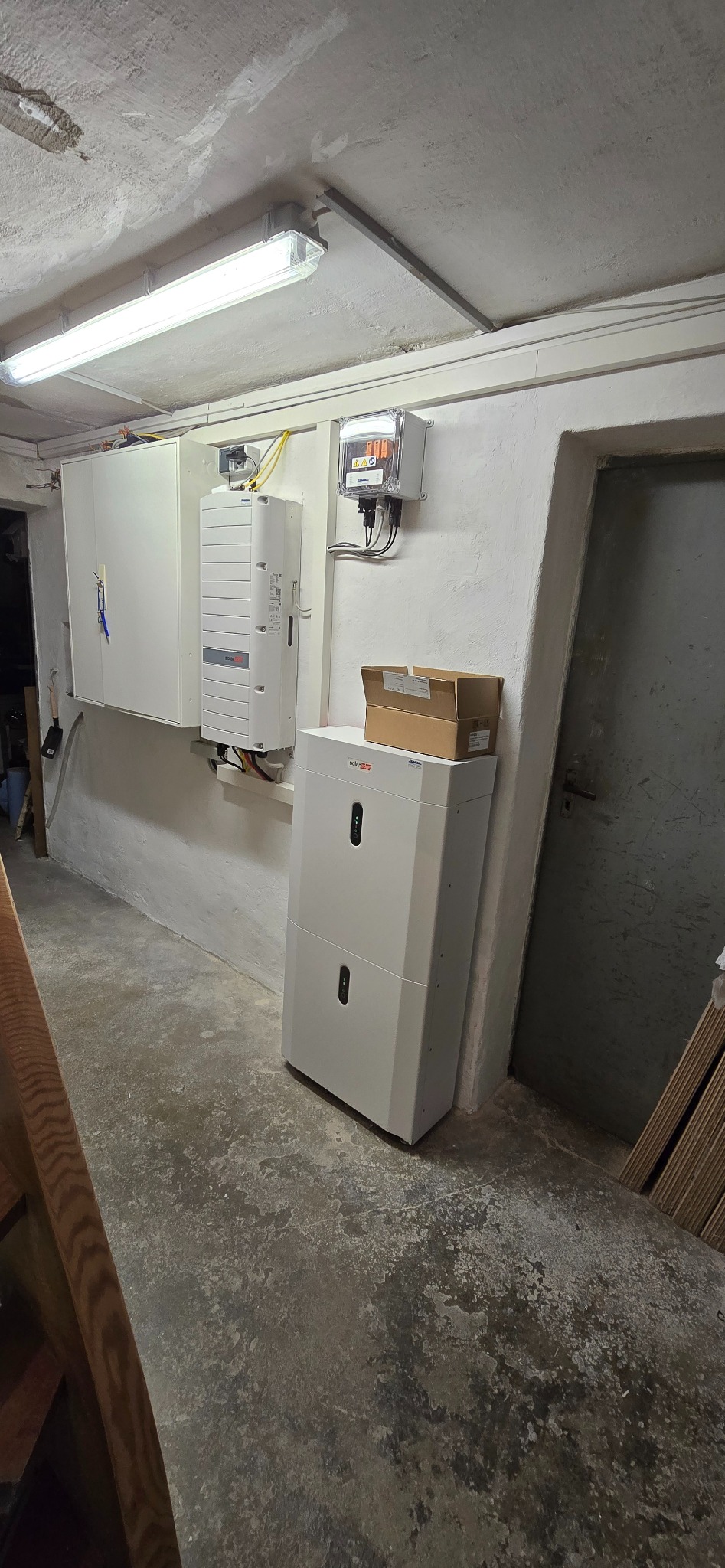 Falownik wraz z magazynem energii