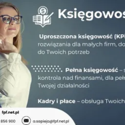 Profesjonalny wizerunek kobiety w okularach, z marynarką na ramieniu, na tle slajdu prezentującego usługi księgowe: uproszczona i pełna księgowość, kadry i płace.