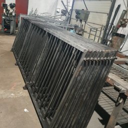 Industrial Story - Balustrady do 48 domków na osiedlu budowanym przez dewelopera.