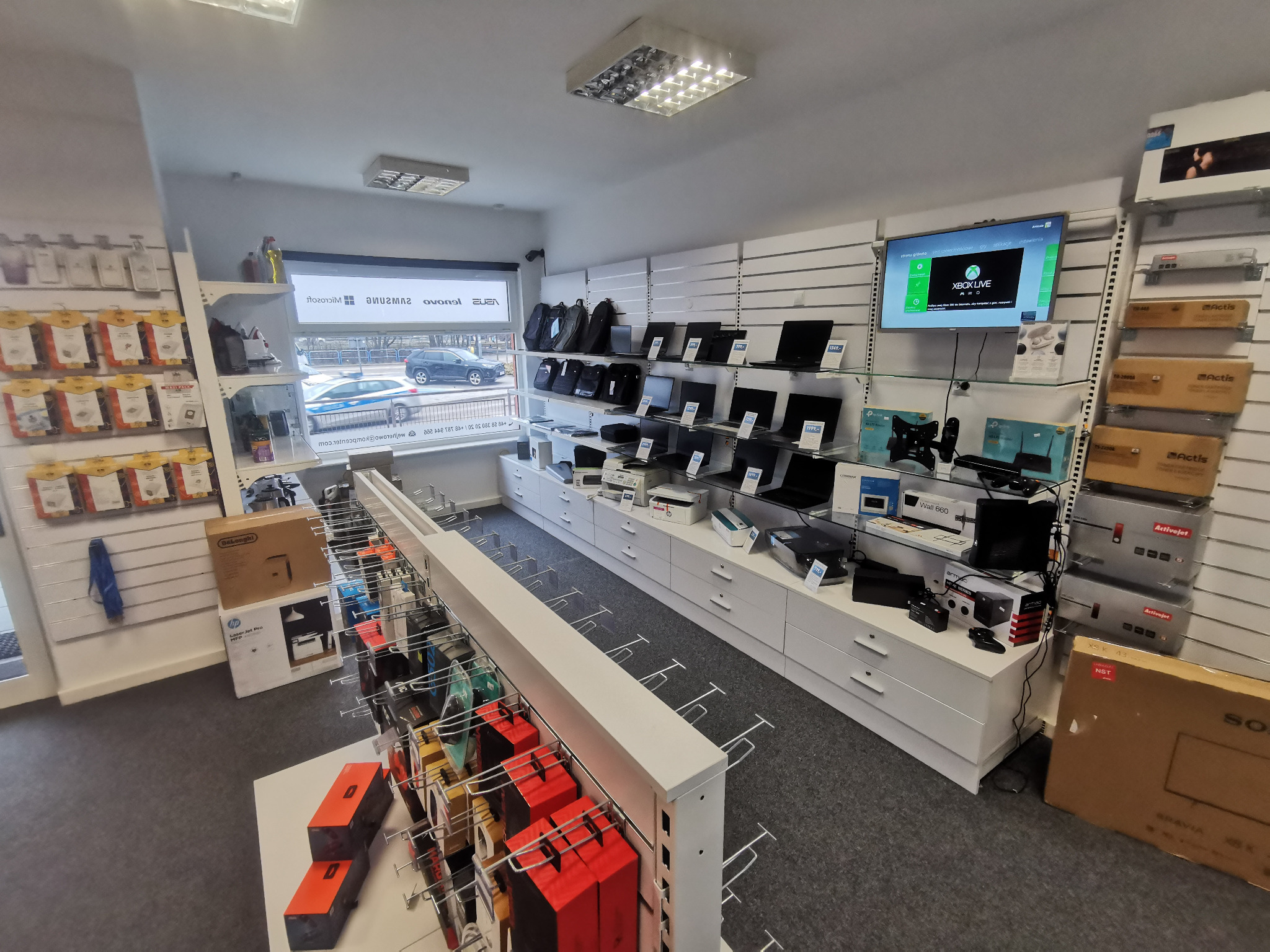 kupisz u nas laptop z oprogramowaniem, myszkę i słuchawki