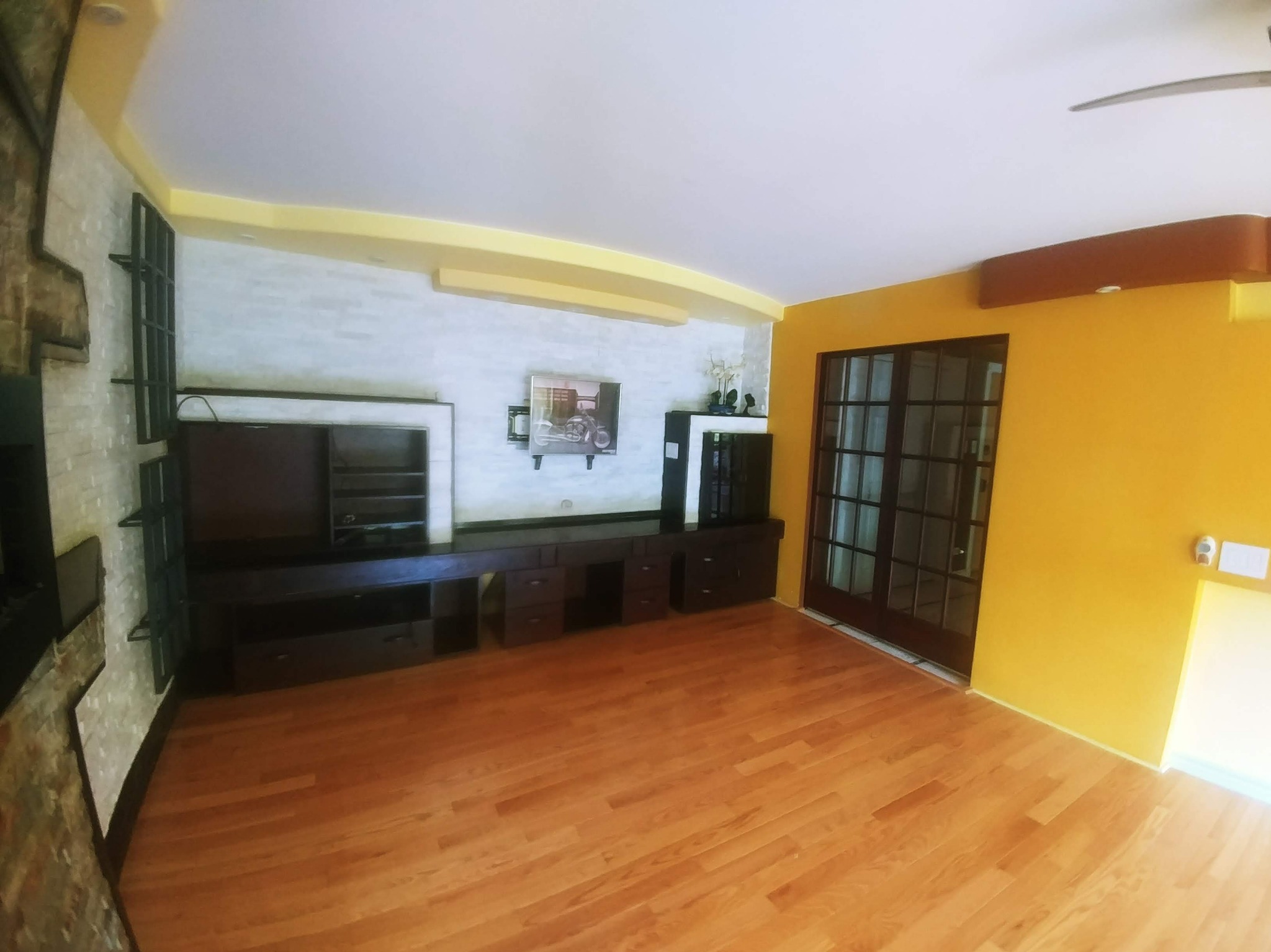 drzwie działowe wpuszczane w ścianę