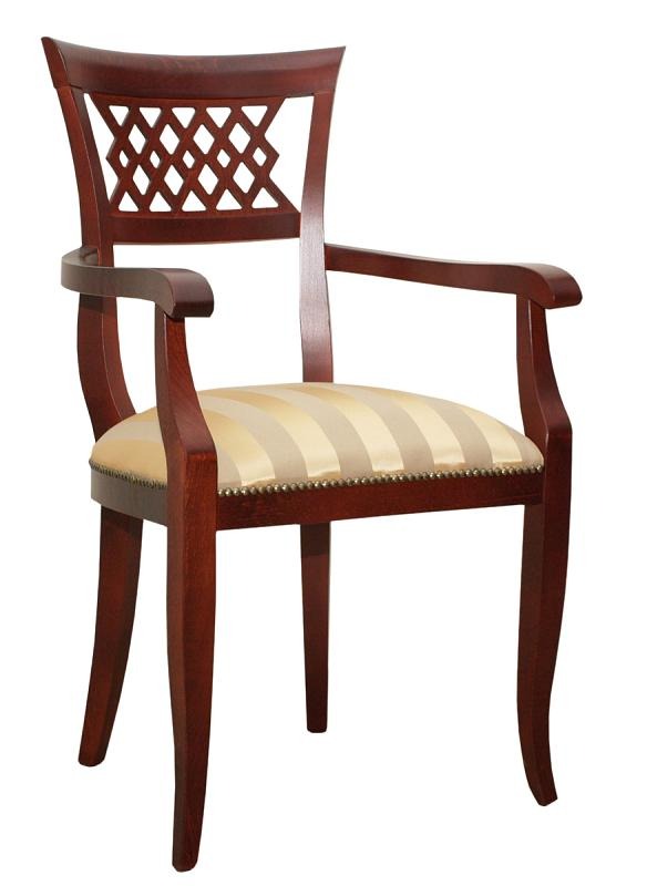 Krzesło z mahoniowego drewna z podłokietnikami i tapicerowanym siedziskiem w kremowo-złote pasy, wykończone ozdobnymi gwoździami.