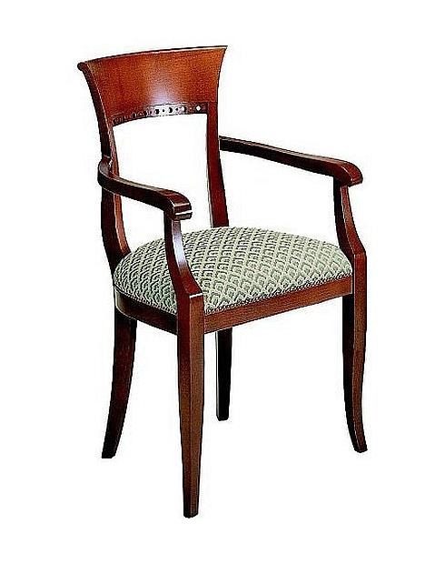 Krzesło z podłokietnikami o drewnianej konstrukcji i tapicerowanym siedzisku w geometryczny wzór, widoczne na białym tle.