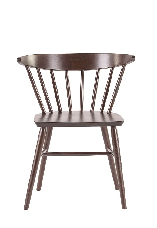 Krzesło drewniane w stylu Windsor, lakierowane na ciemny brąz, z charakterystycznym wachlarzowym oparciem z cienkich szczebli, na białym tle.