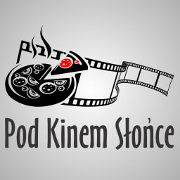 Advearart Projekty graficzne - Logo pizzerii 'Pod Kinem Słońce' z motywem pizzy i taśmy filmowej w czarno-czerwonej kolorystyce na szarym tle.
