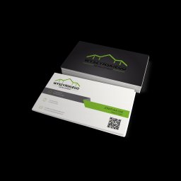 Advearart Projekty graficzne - Stos wizytówek firmy deweloperskiej z zielonym logo przedstawiającym uproszczony rysunek gór, na czarnym i białym tle, z danymi kontaktowymi i QR kodem.