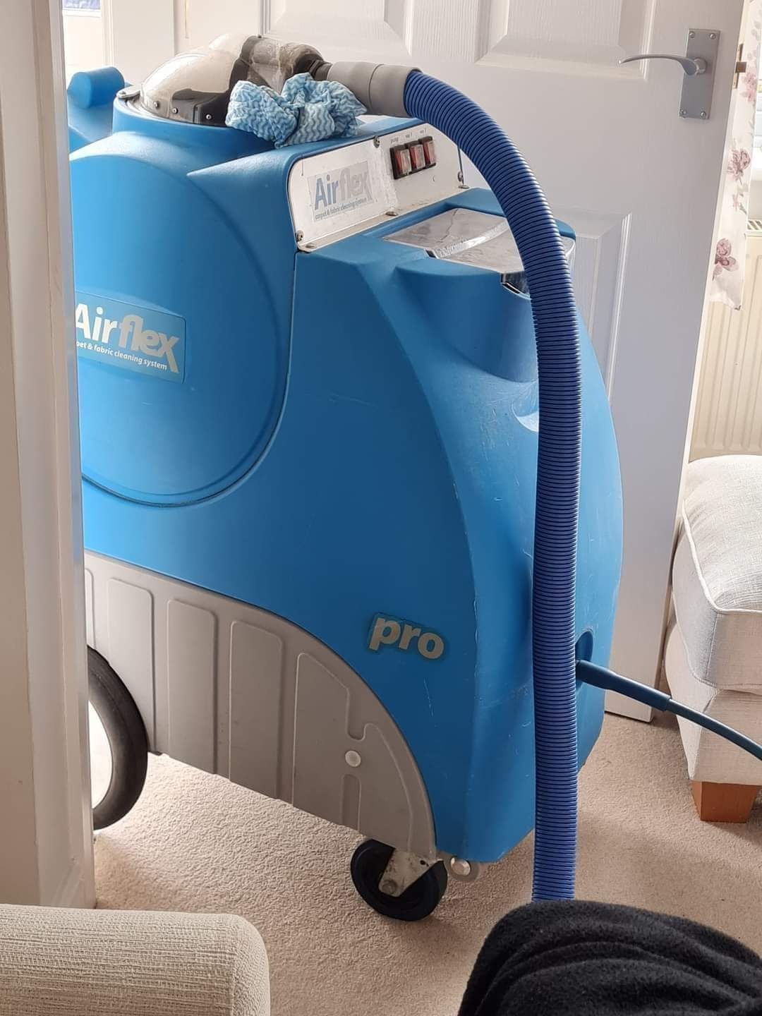 Profesionalna maszyna do prania tapicerki meblowej,dywanów oraz wykładzin