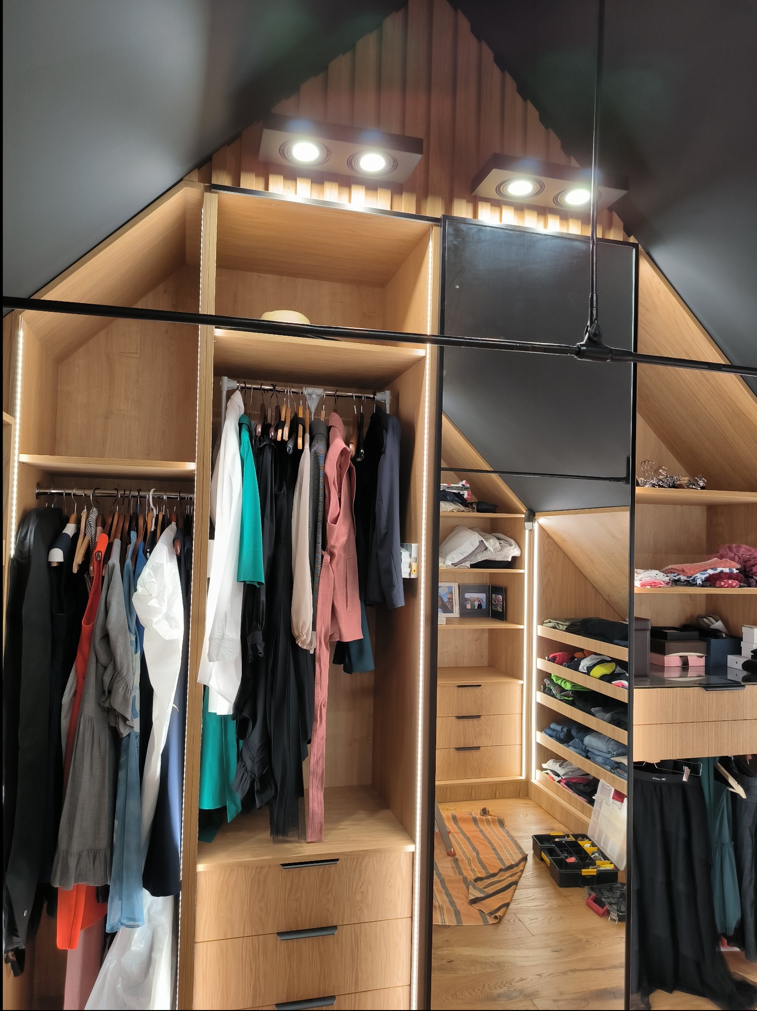 Lustro przesuwane w systemie Hetich.