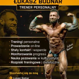 Grafika reklamowa z kulturystą prezentującym muskulaturę, z lewej strony portret twarzy mężczyzny z brodą, w tle wypisane usługi i dane kontaktowe.