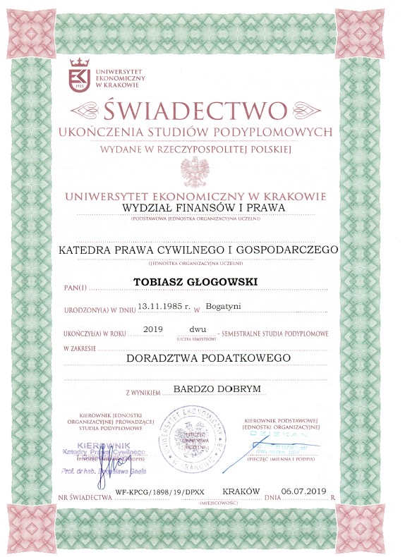 Skan dyplomu ukończenia studiów podyplomowych w zakresie doradztwa podatkowego na Uniwersytecie Ekonomicznym w Krakowie, wydany w 2019 roku dla Tobiasza Głogowskiego.