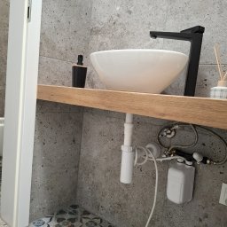 KOMPLEKS INSTAL DAWID ORŁOWSKI - Umywalka z przepływowym podgrzewaczem wody.