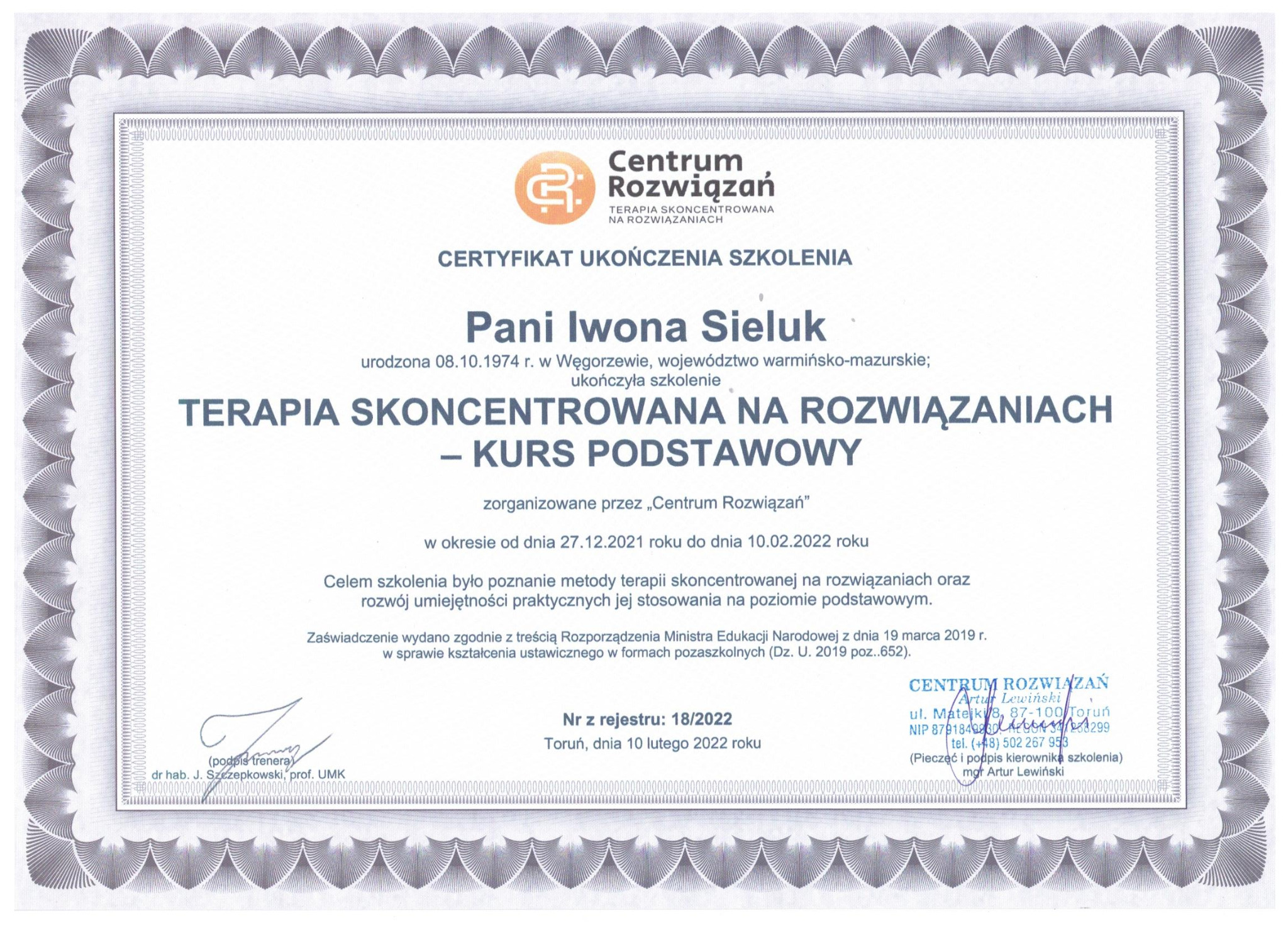 Elegancki certyfikat ukończenia szkolenia z terapii skoncentrowanej na rozwiązaniach, wydany przez Centrum Rozwiązań, z datą 10 lutego 2022.