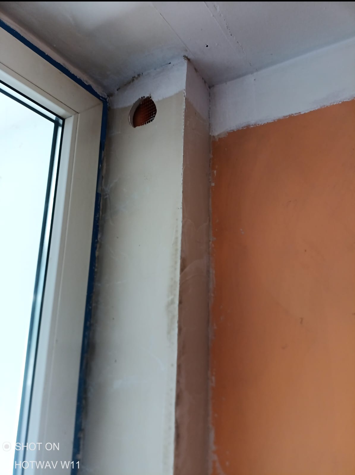 Zabudowa rur kaloryfera