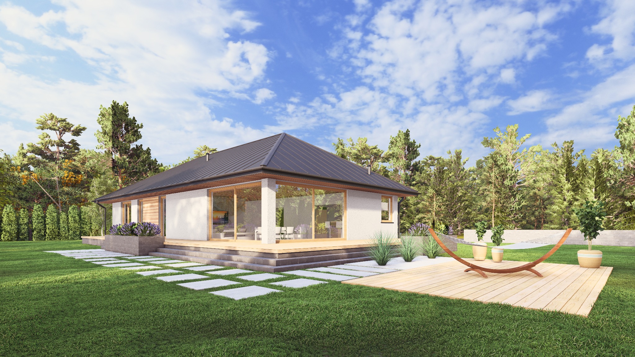 Parterowy dom z dużymi przeszkleniami i ciemnym dachem, otoczony zielenią. Uwagę zwraca drewniany taras z hamakiem i ścieżka z płyt prowadząca przez trawnik.