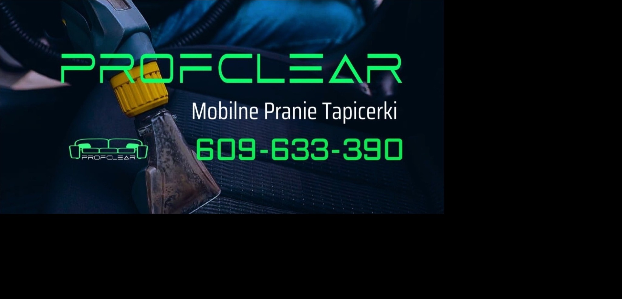 Dysza odkurzacza piorącego na tle ciemnej tapicerki, obok logo firmy PROF CLEAR z numerem telefonu i hasłem Mobilne Pranie Tapicerki.