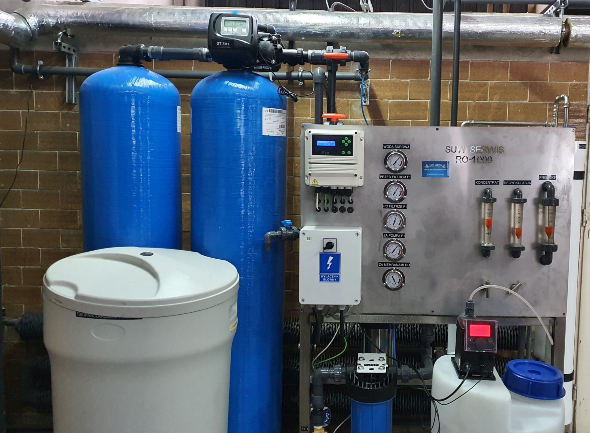 Stacja uzdatniania wody w zakładzie przemysłowym: - zmiękczanie - odwrócona osmoza