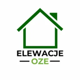 Logo firmy zajmującej się elewacjami i OZE (Odnawialnymi Źródłami Energii), przedstawiające zielony obrys domu z kominem i czarny napis 'ELEWACJE' nad zielonym napisem 'OZE'.