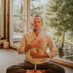 Trening Oddechu Maciej Grad - Joga Jenin