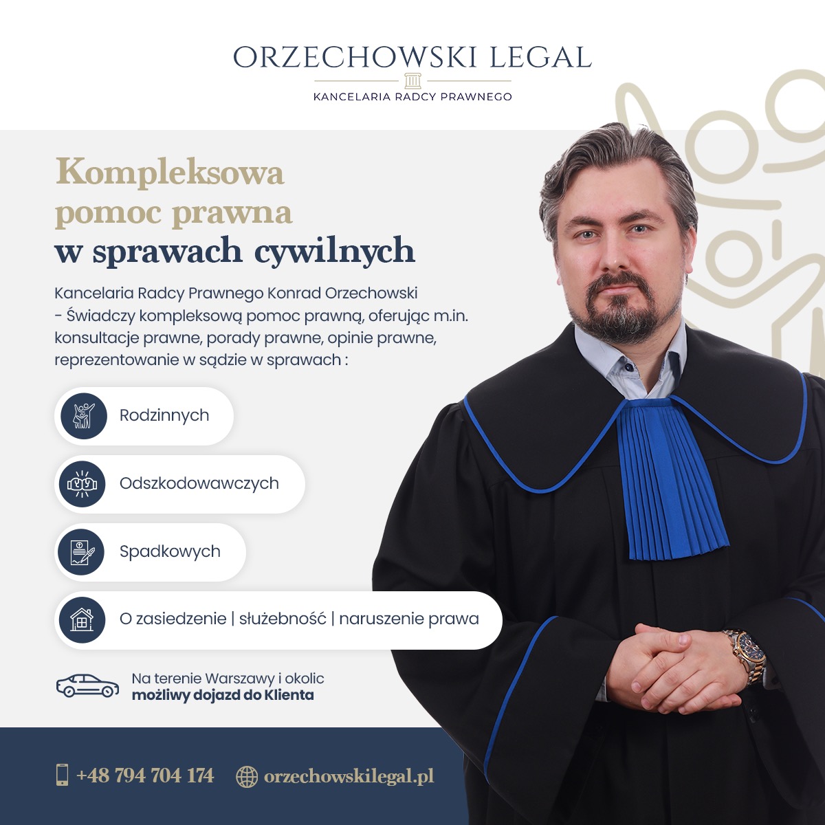 Portret prawnika w todze, na tle reklamy kancelarii prawnej oferującej pomoc w sprawach cywilnych, rodzinnych, odszkodowawczych i związanych z nieruchomościami w Warszawie.