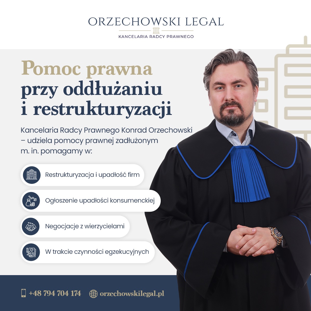 Portret radcy prawnego Konrada Orzechowskiego w todze, na tle grafiki z budynkami i tekstu o pomocy prawnej w oddłużaniu i restrukturyzacji, z informacjami o restrukturyzacji firm, upadłości...