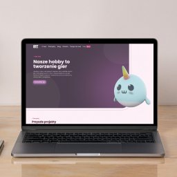 Projekt landing page związany z tworzeniem gier. Projekt dosyć kompleksowy od brandingu, wykonanie maskotki na landing pagu kończąc.

Strona: 8bitjelly.com