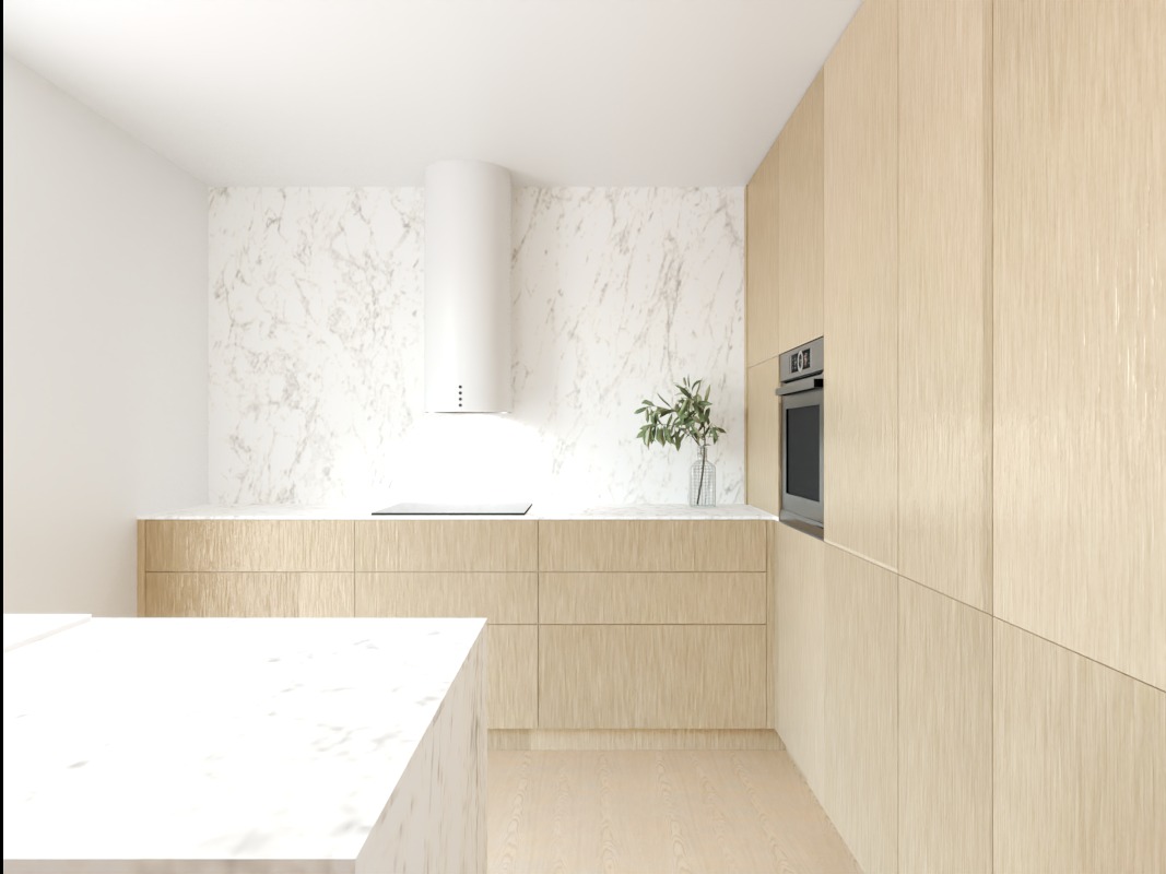 Minimalistyczna kuchnia z frontami szafek z jasnego drewna o wyraźnym usłojeniu, marmurowy backsplash, biały okrągły okap i wyspa z białego marmuru.